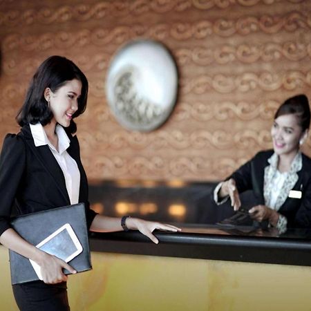 Grand Basko Hotel Padang  Bagian luar foto