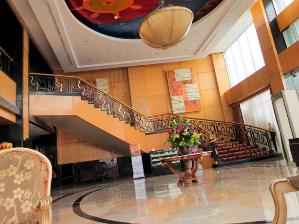 Grand Basko Hotel Padang  Bagian luar foto