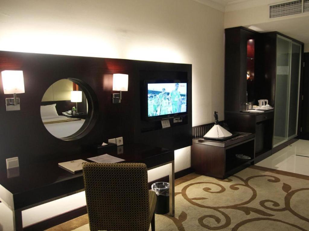 Grand Basko Hotel Padang  Bagian luar foto