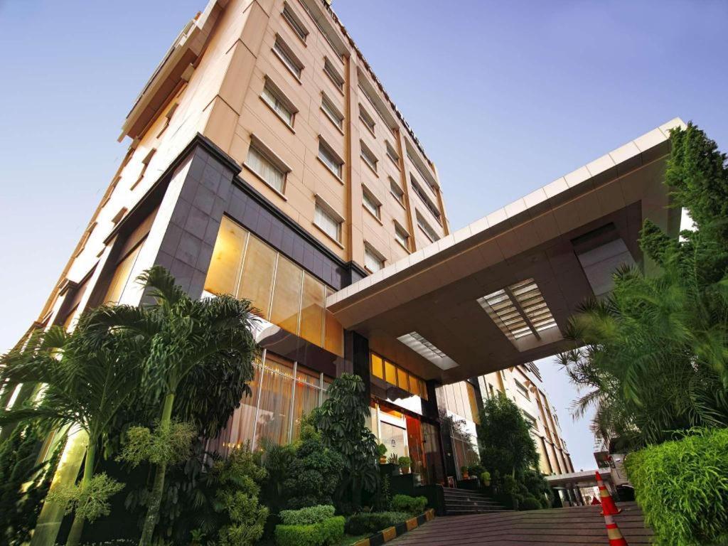 Grand Basko Hotel Padang  Bagian luar foto