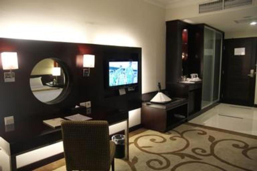 Grand Basko Hotel Padang  Bagian luar foto