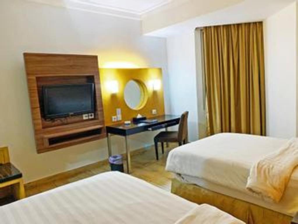 Grand Basko Hotel Padang  Bagian luar foto