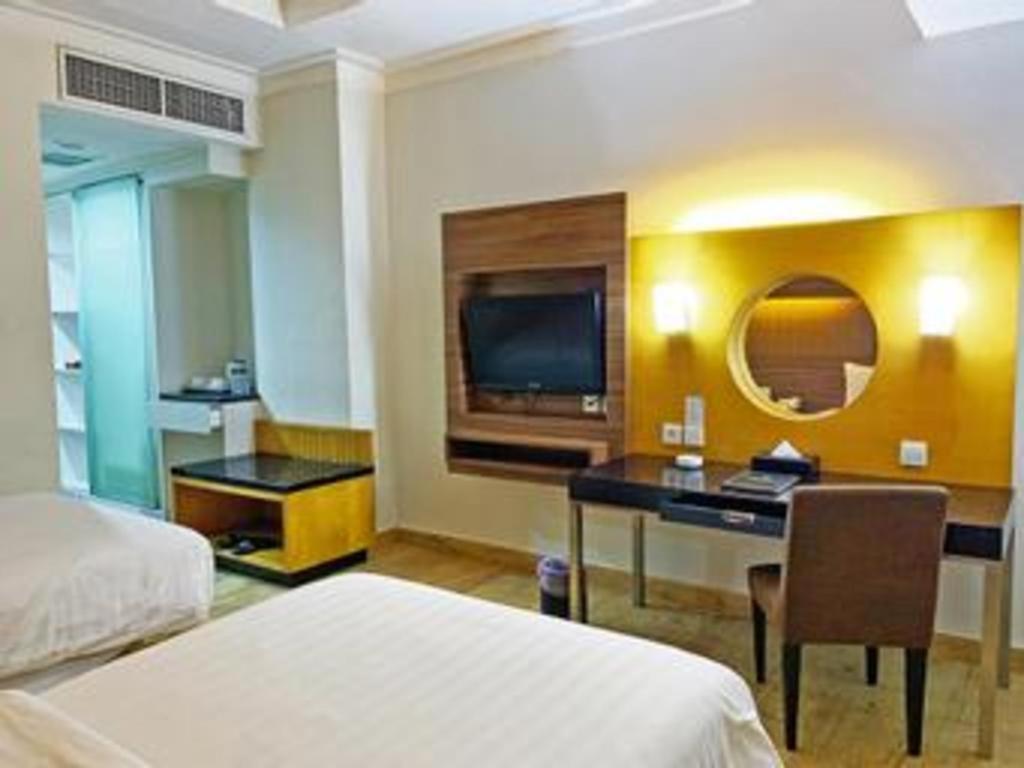 Grand Basko Hotel Padang  Bagian luar foto