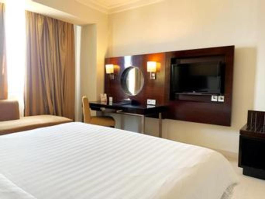 Grand Basko Hotel Padang  Bagian luar foto