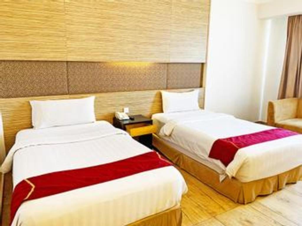 Grand Basko Hotel Padang  Bagian luar foto