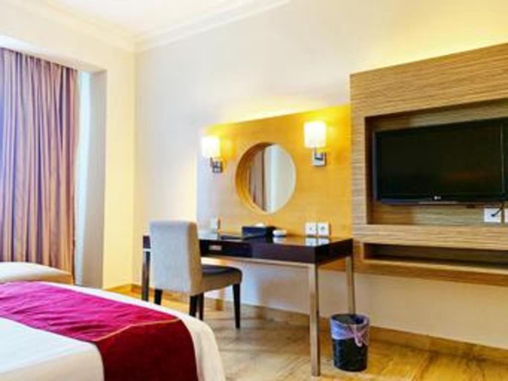Grand Basko Hotel Padang  Bagian luar foto