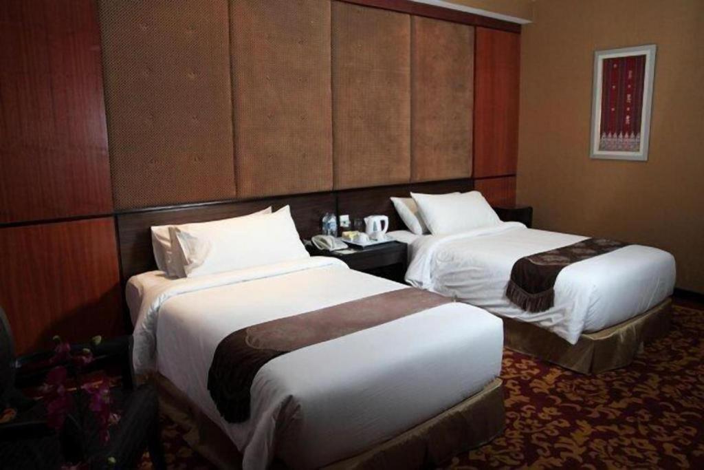 Grand Basko Hotel Padang  Bagian luar foto