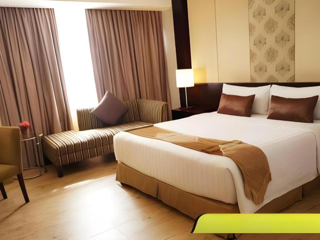 Grand Basko Hotel Padang  Bagian luar foto