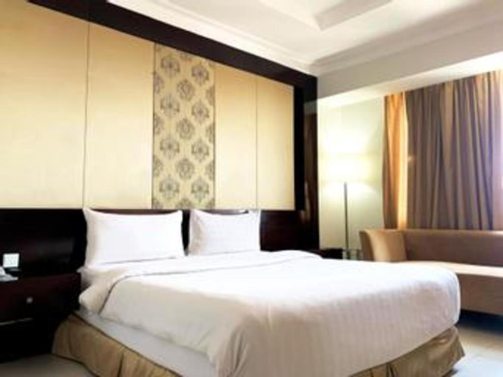 Grand Basko Hotel Padang  Bagian luar foto