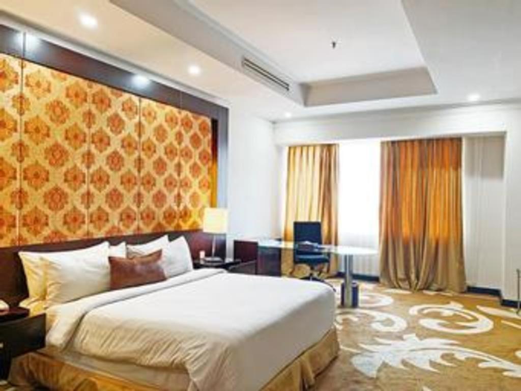 Grand Basko Hotel Padang  Bagian luar foto