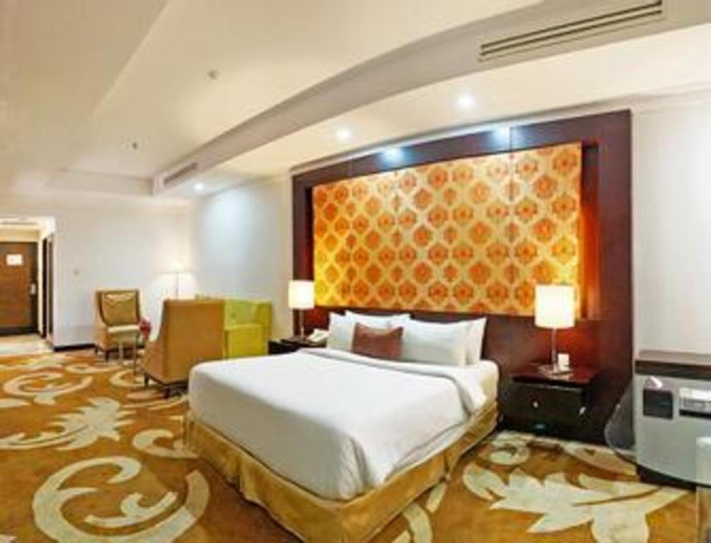 Grand Basko Hotel Padang  Bagian luar foto