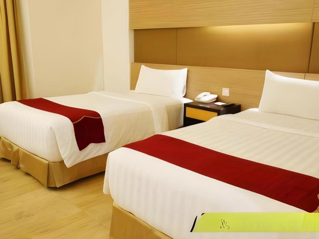 Grand Basko Hotel Padang  Bagian luar foto