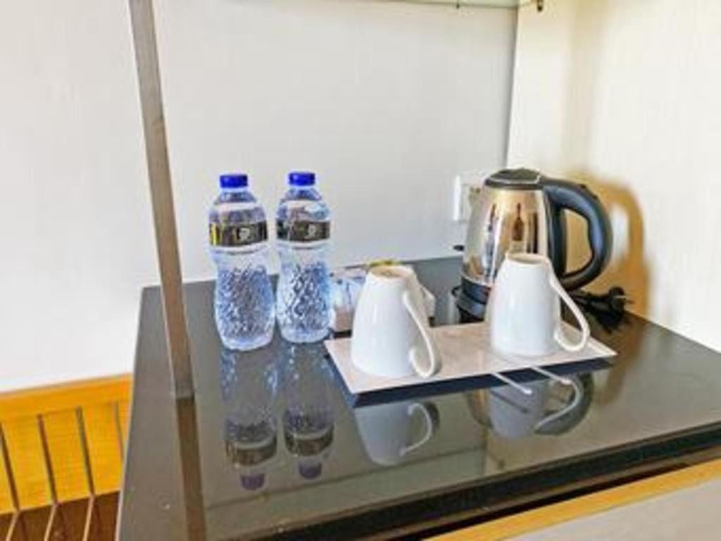 Grand Basko Hotel Padang  Bagian luar foto