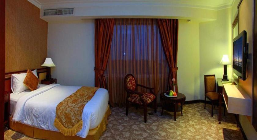 Grand Basko Hotel Padang  Bagian luar foto