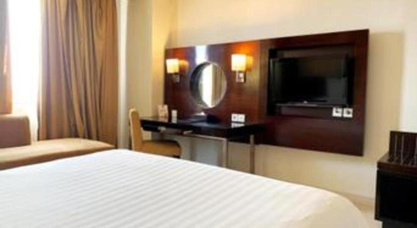 Grand Basko Hotel Padang  Bagian luar foto