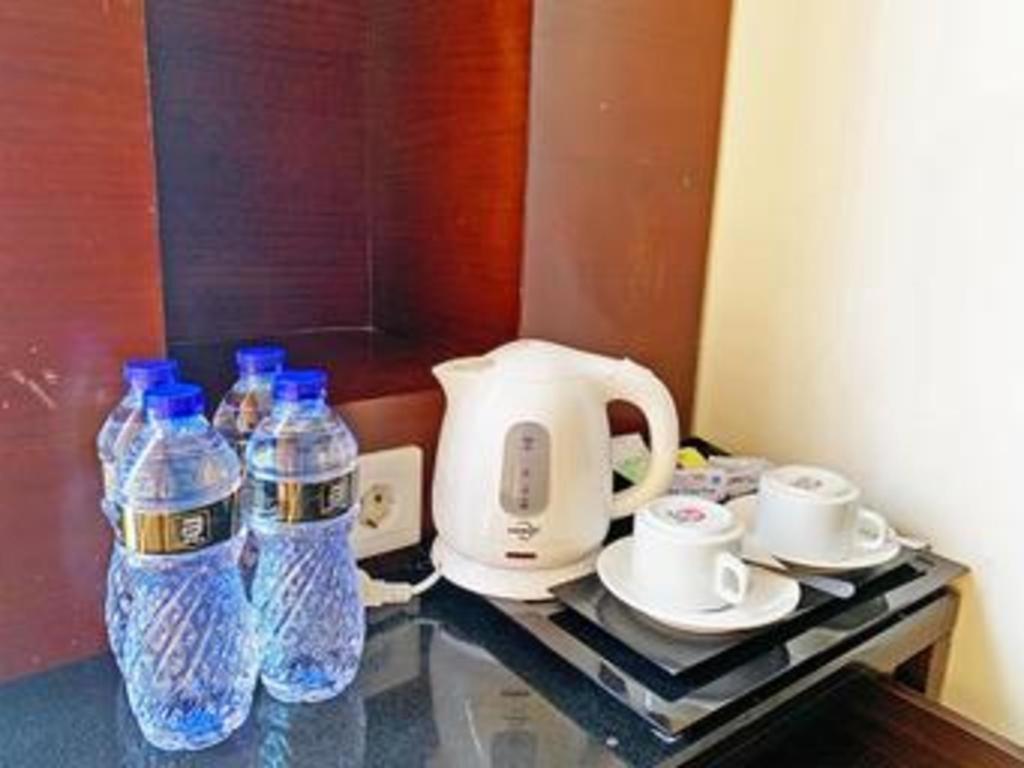 Grand Basko Hotel Padang  Bagian luar foto