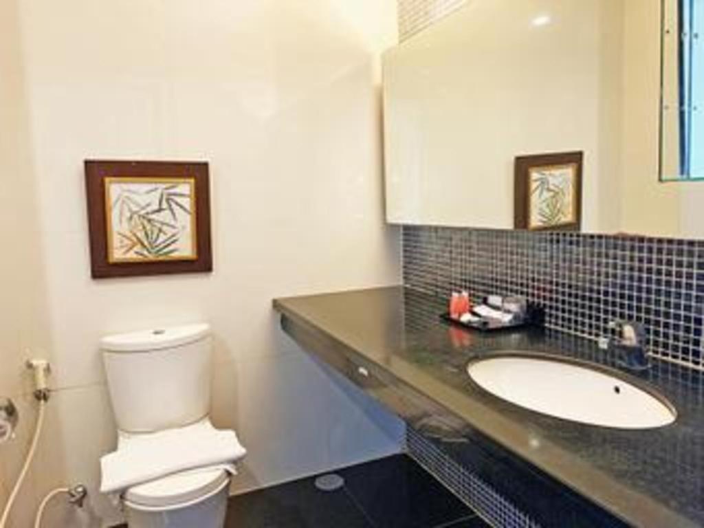 Grand Basko Hotel Padang  Bagian luar foto
