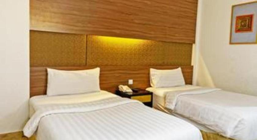 Grand Basko Hotel Padang  Bagian luar foto