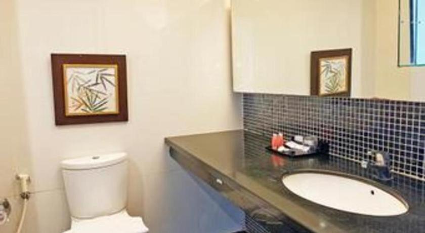 Grand Basko Hotel Padang  Bagian luar foto