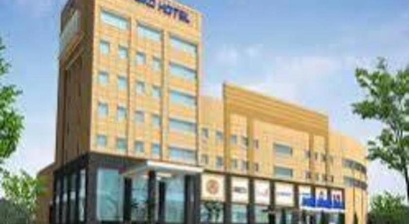 Grand Basko Hotel Padang  Bagian luar foto