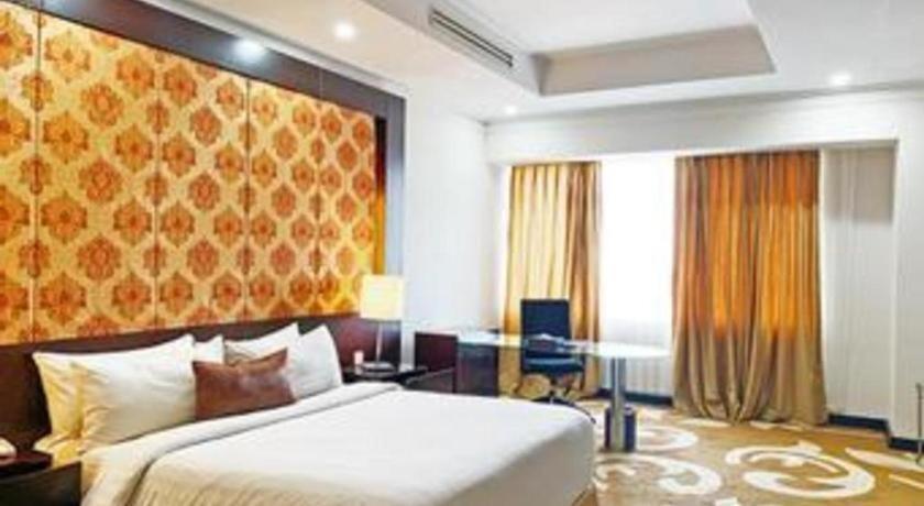Grand Basko Hotel Padang  Bagian luar foto