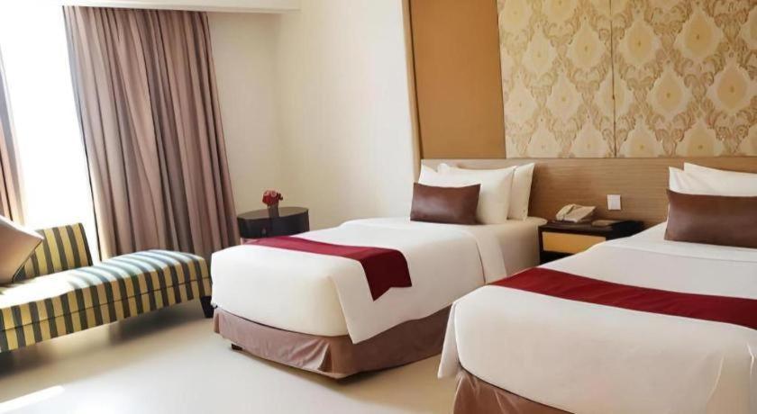 Grand Basko Hotel Padang  Bagian luar foto