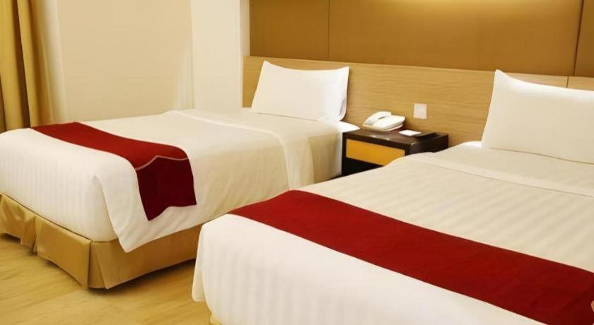Grand Basko Hotel Padang  Bagian luar foto
