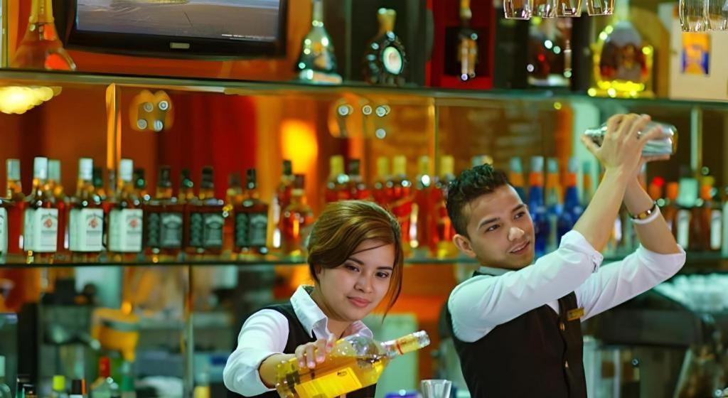 Grand Basko Hotel Padang  Bagian luar foto