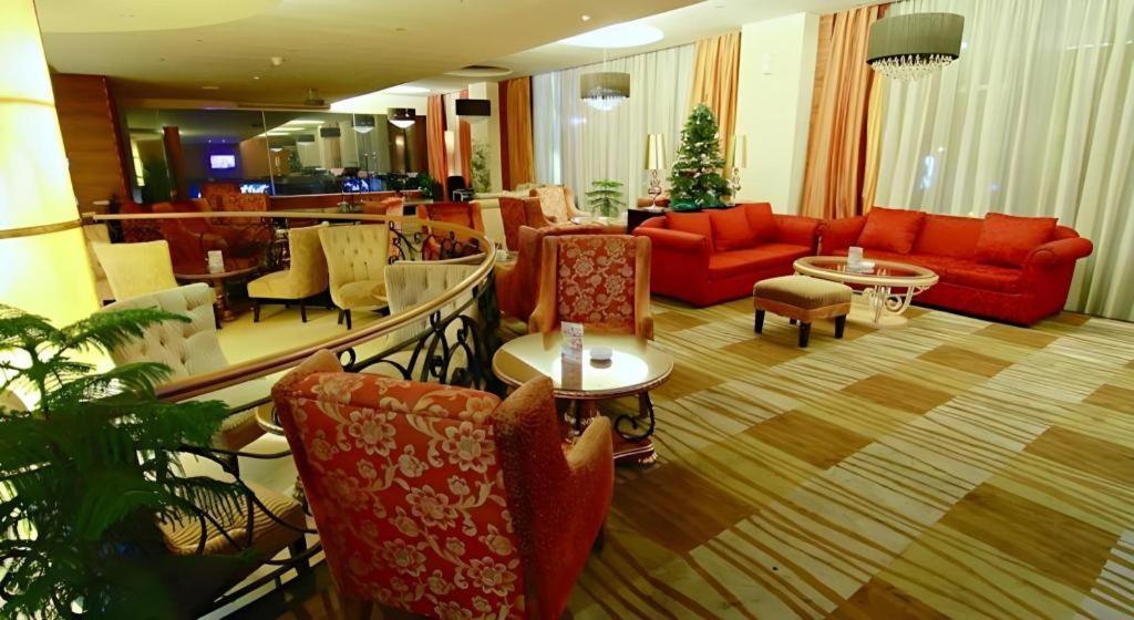 Grand Basko Hotel Padang  Bagian luar foto